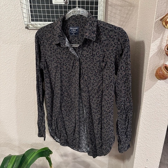 Abercrombie And Fitch Black Cheetah Blouse - Picture 1 of 7